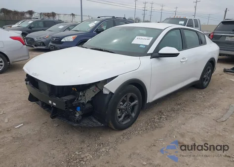 2025 Kia K4 Lxs z USA, uszkodzony, nr VIN 3KPFT4DE0SE030589